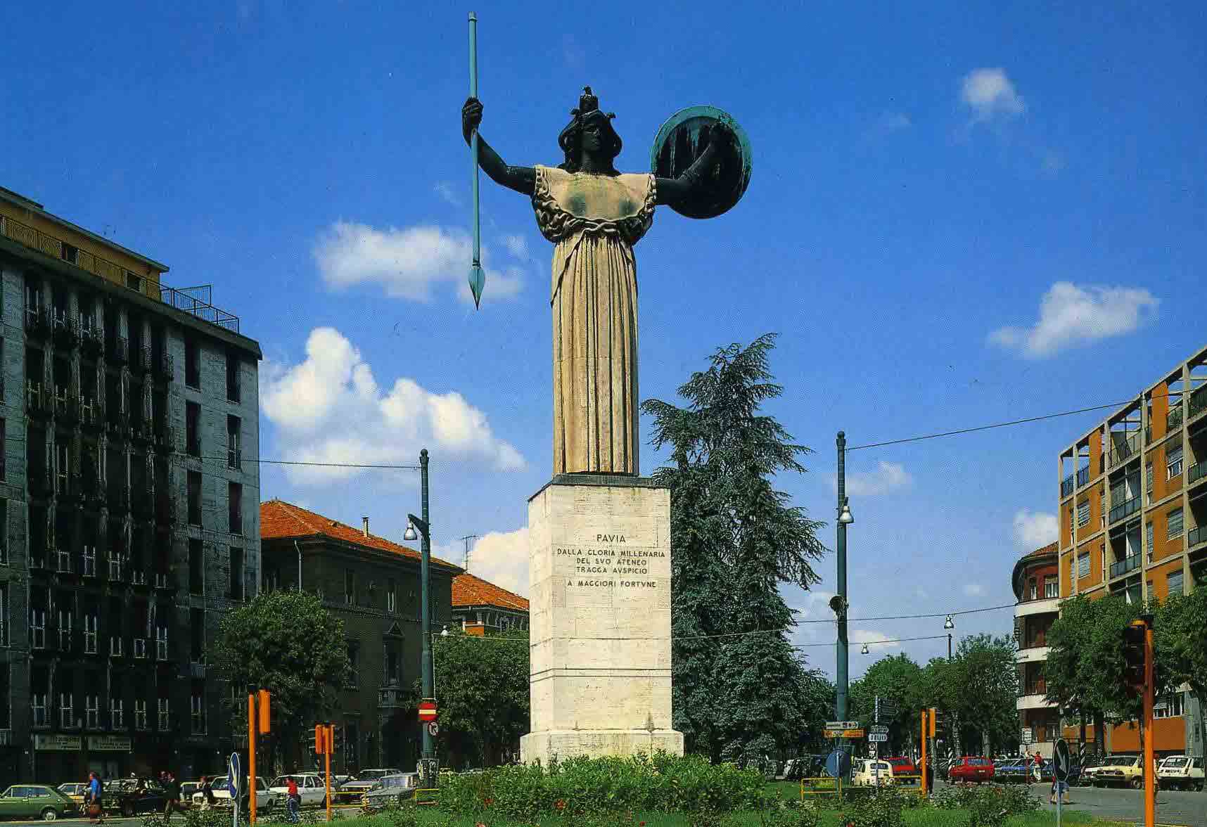 Pavia, statua di Minerva