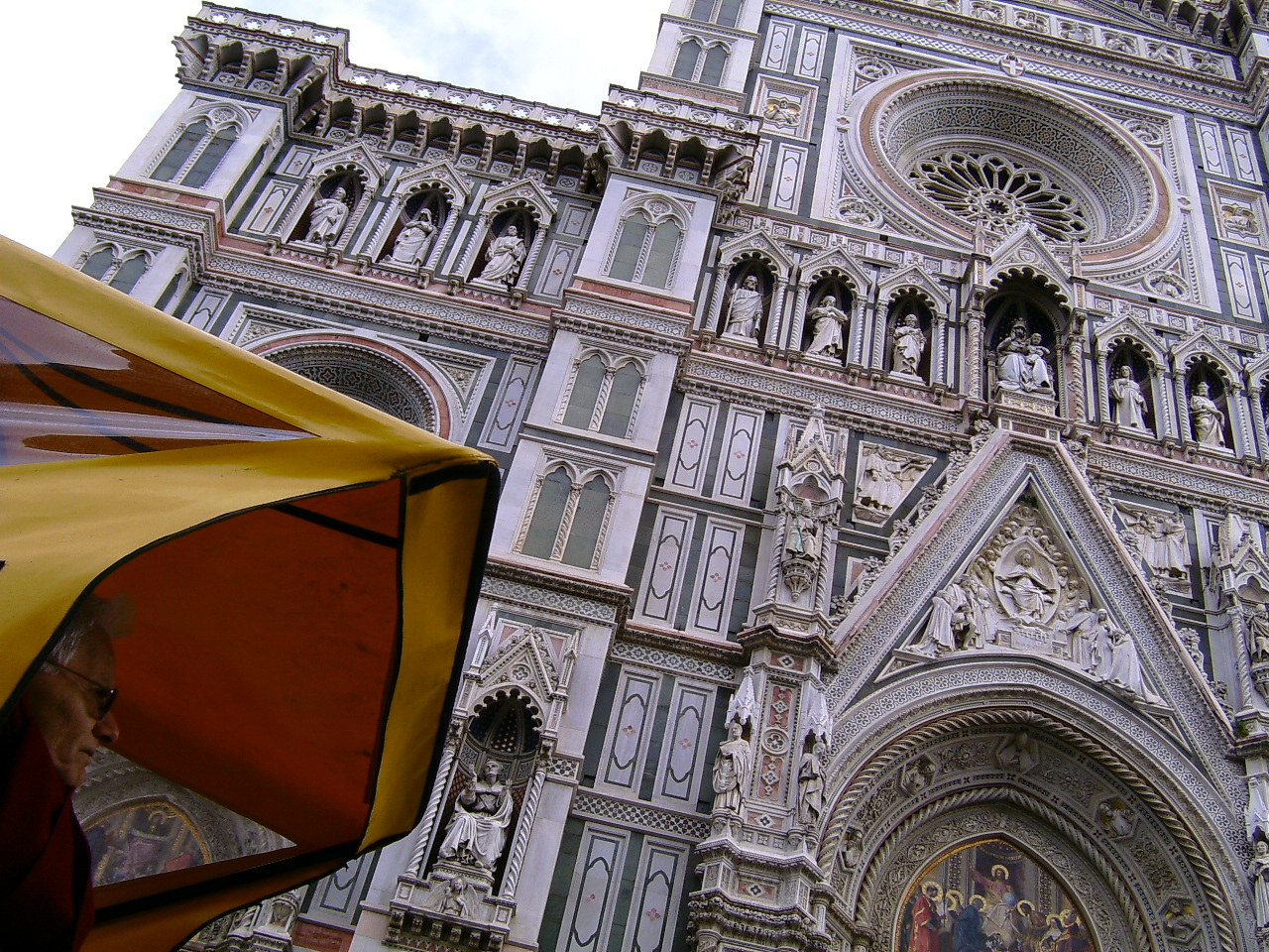 ammirando la facciata di Santa Maria del Fiore