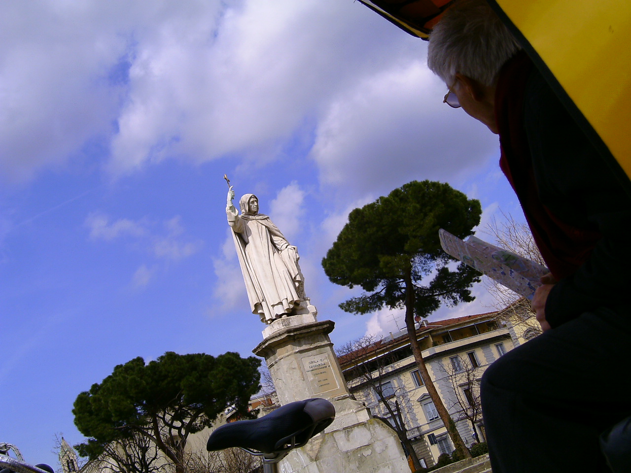 la statua di Gerolamo Savonarola