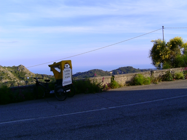 viaggio in risciò - canolo, veduta dall'alto del panorama verso la costa ionica