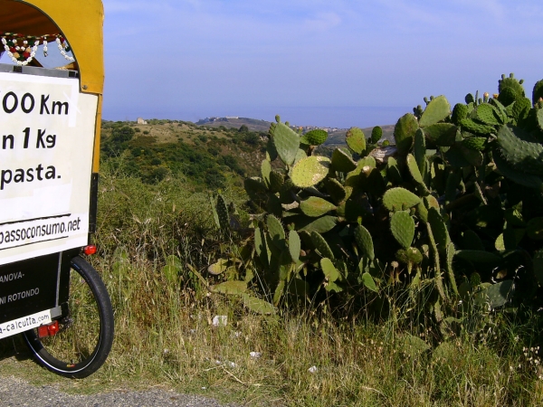 viaggio in risciò -
salita verso il borgo di Riace