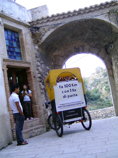 viaggio in risciò - riace, laboratorio del vetro a mosaico
