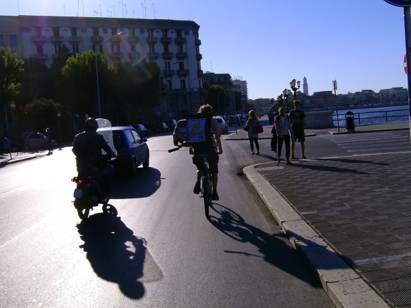 viaggio in risciò - Bari, lungomare, Bari Bici Express
